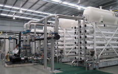 Producción de agua regenerada para uso industrial en la planta de tratamiento terciario de Altona en Melbourne